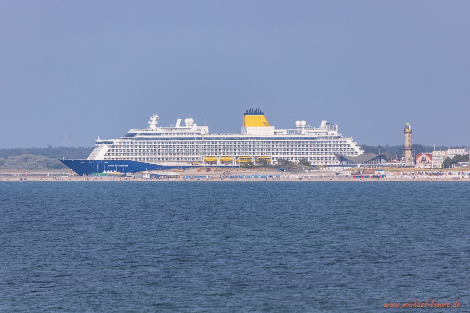 Blick auf Warnemünde vom Kap Geinitzort