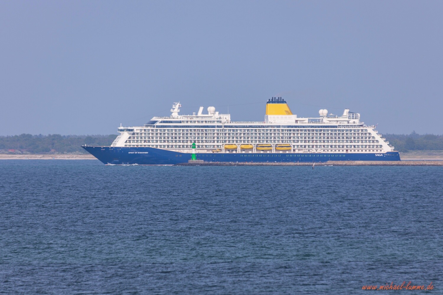 Blick auf Warnemünde vom Kap Geinitzort