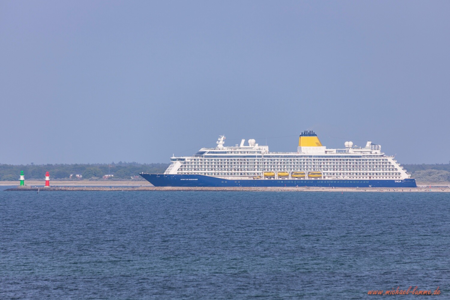 Blick auf Warnemünde vom Kap Geinitzort