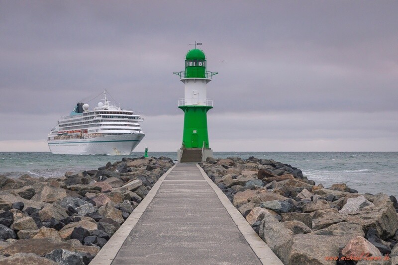 Der Leuchtturm auf der Westmole von Warnemünde