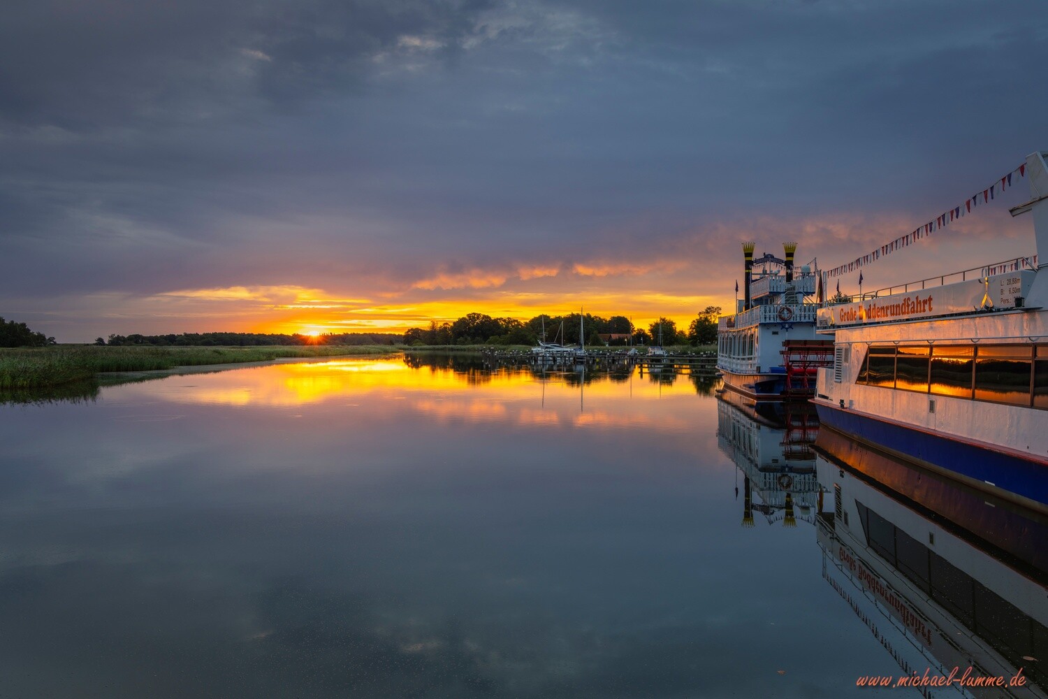 Sonnenaufgang im Hafen von Prerow
