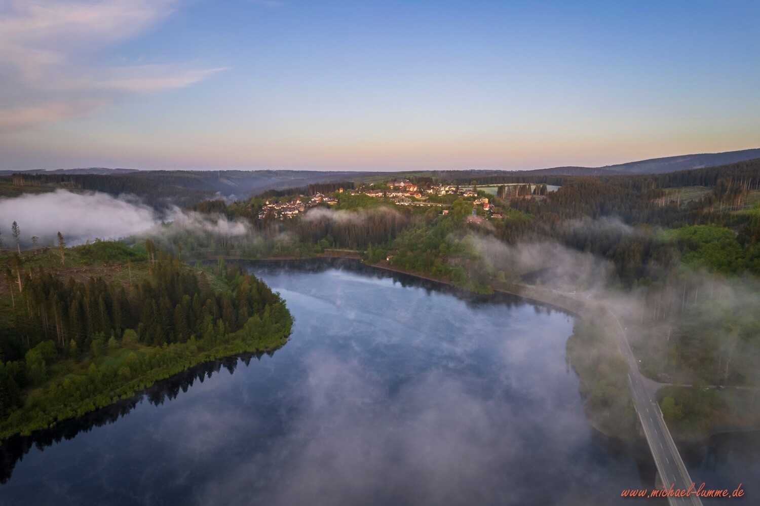 Zum Sonnenaufgang an der Okertalsperre