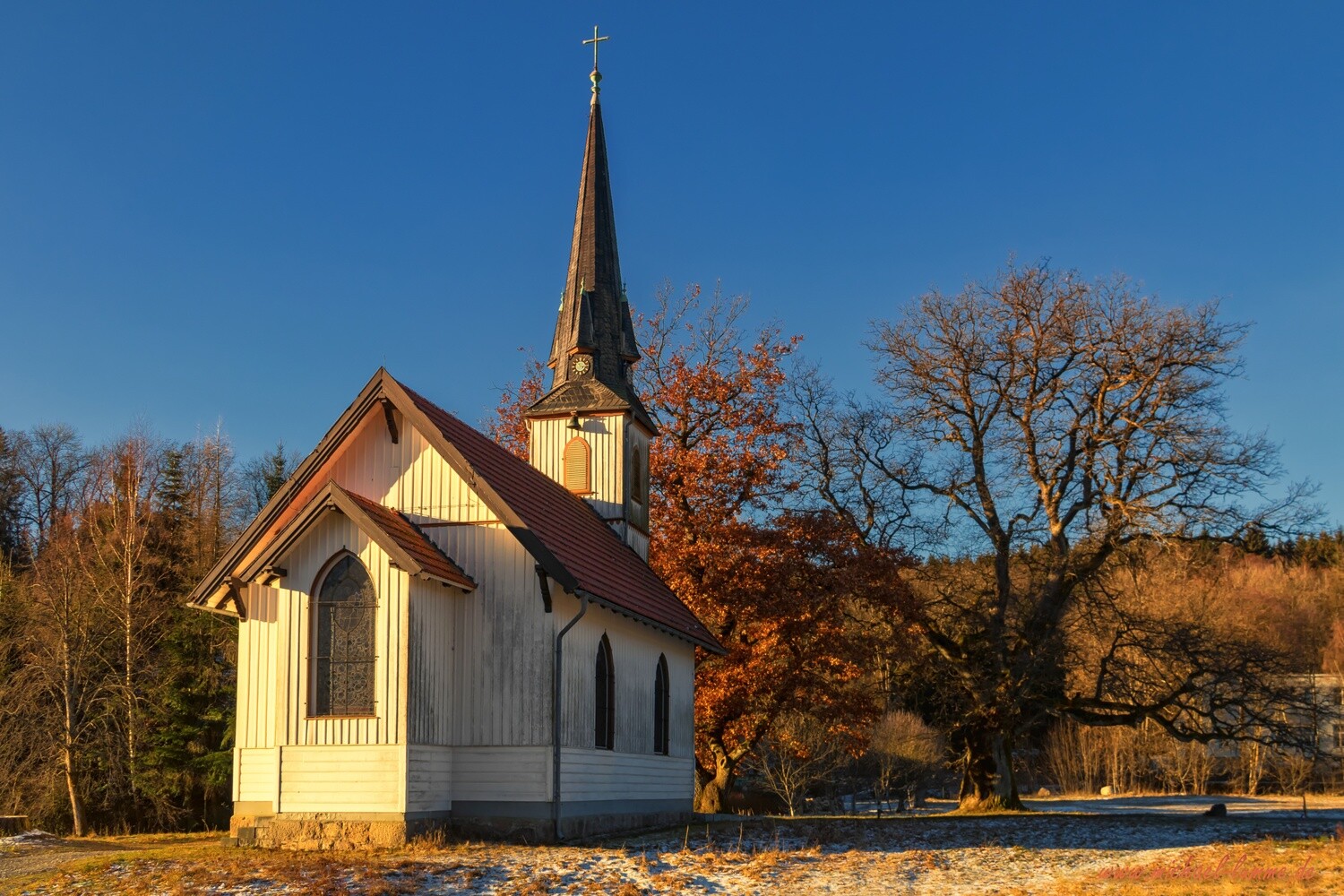 Die kleinste Holzkirche in Elend
