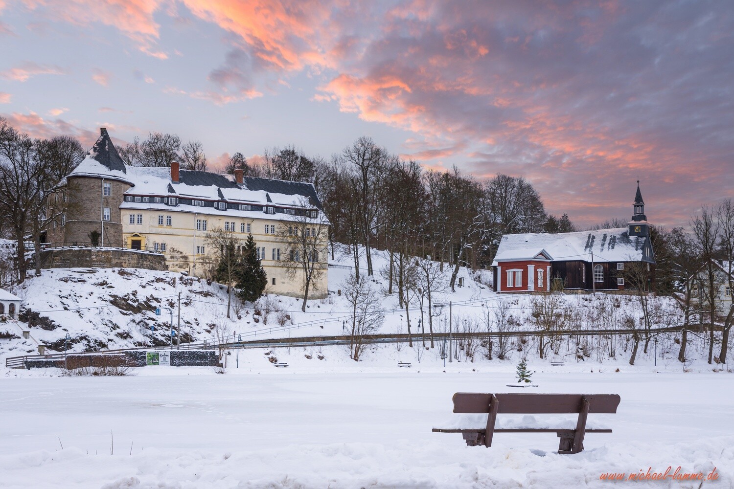 Schloss und See in Stiege