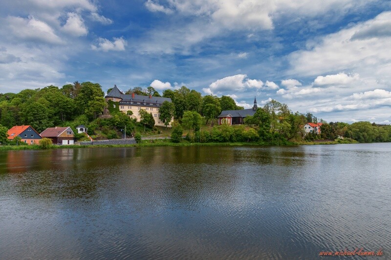 Schloss und See in Stiege