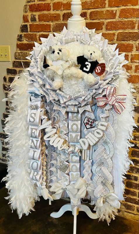 The Grand Homecoming Mum