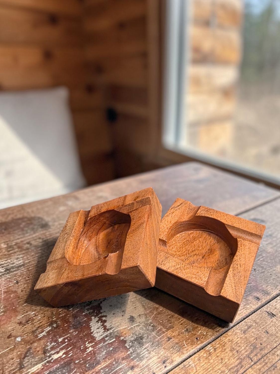 CIGAR ASH TRAY