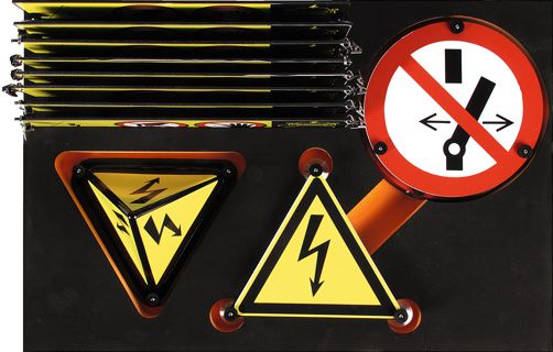 Ensemble de panneaux d'avertissement haute tension