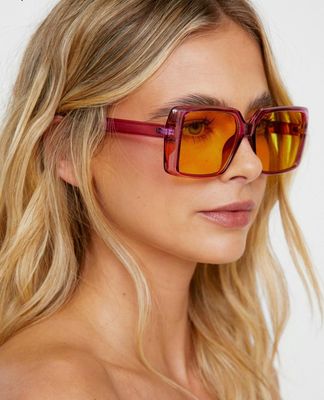 Gafas de sol con lentes de color rosa cuadradas