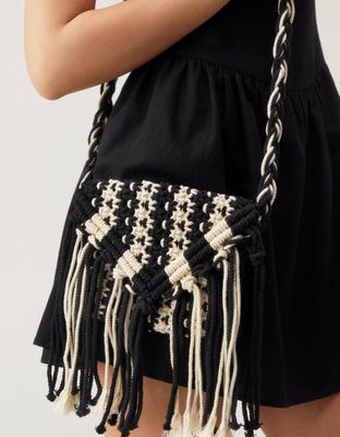 Bolso bandolera con borlas de ganchillo mono