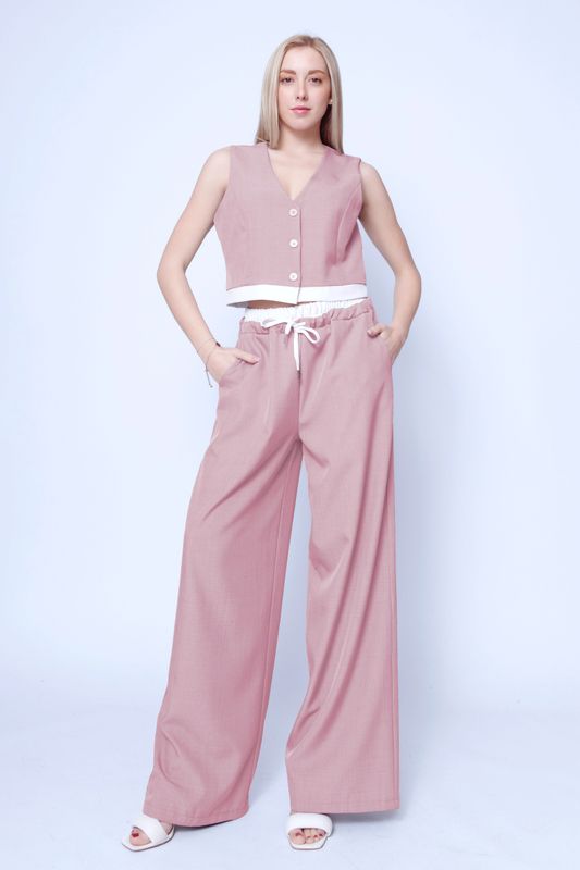 Conjunto chaqueta sin mangas y pantalón