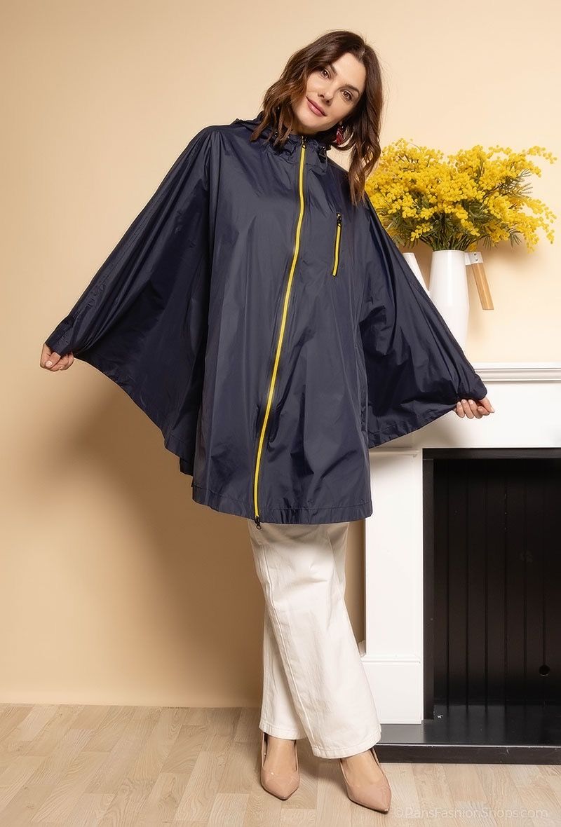Capa impermeable con capucha