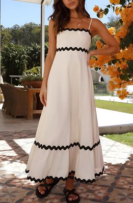 Vestido largo con detalles ondulados
