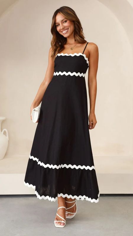 Vestido largo con detalles ondulados