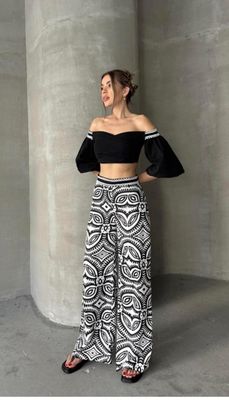Conjunto Boho Chic: Top Negro y Pantalón Estampado Tribal