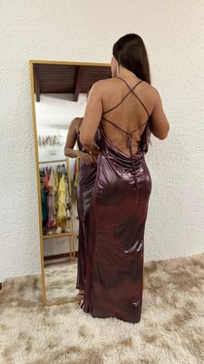 Vestido largo de malla brillante con tirantes halter