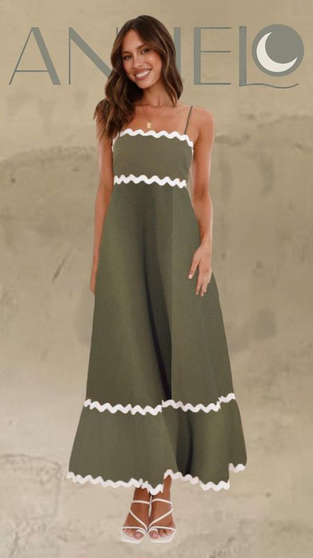Vestido largo con detalles ondulados