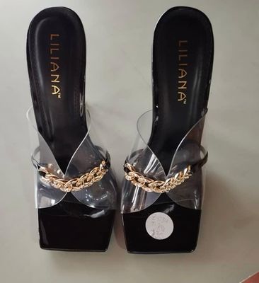 Sandalias negro y dorada