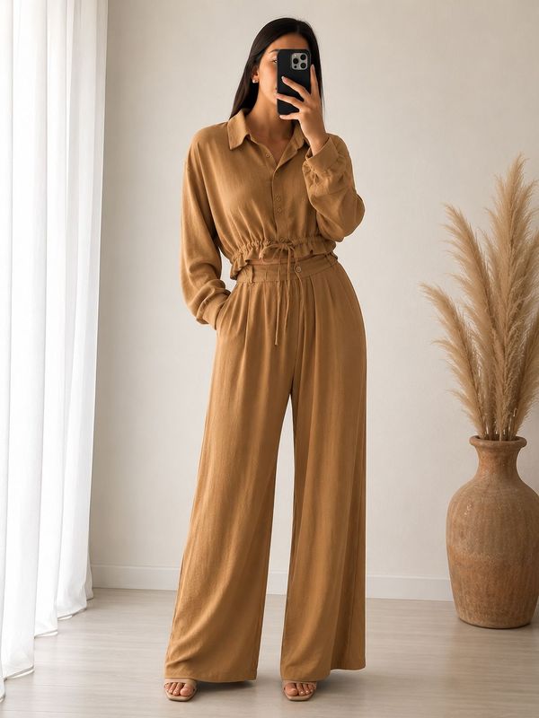 Conjunto fluido con camisa abotonada y pantalón