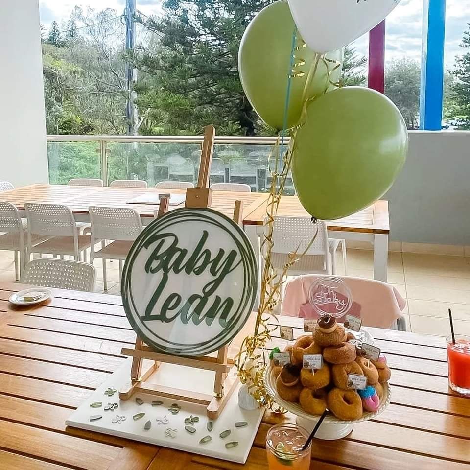30CM ROUND BABY SHOWER SIGN - CUSTOM NAME