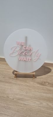 40CM ROUND BABY SHOWER SIGN - WE CAN BEARLY WAIT