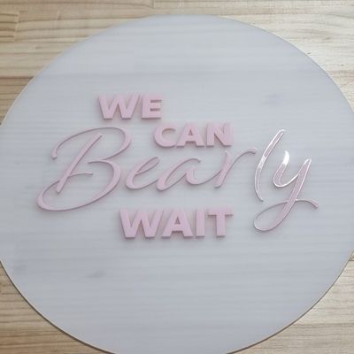 40CM ROUND BABY SHOWER SIGN - WE CAN BEARLY WAIT