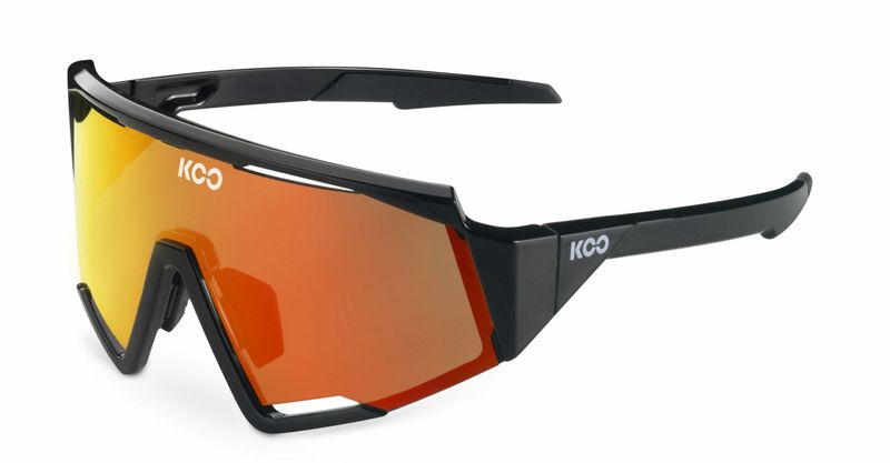 KOO avvolgente nero-rosso, adatto per chi va in bici. KOO avvolgente nero-rosso, adatto per chi va in bici.