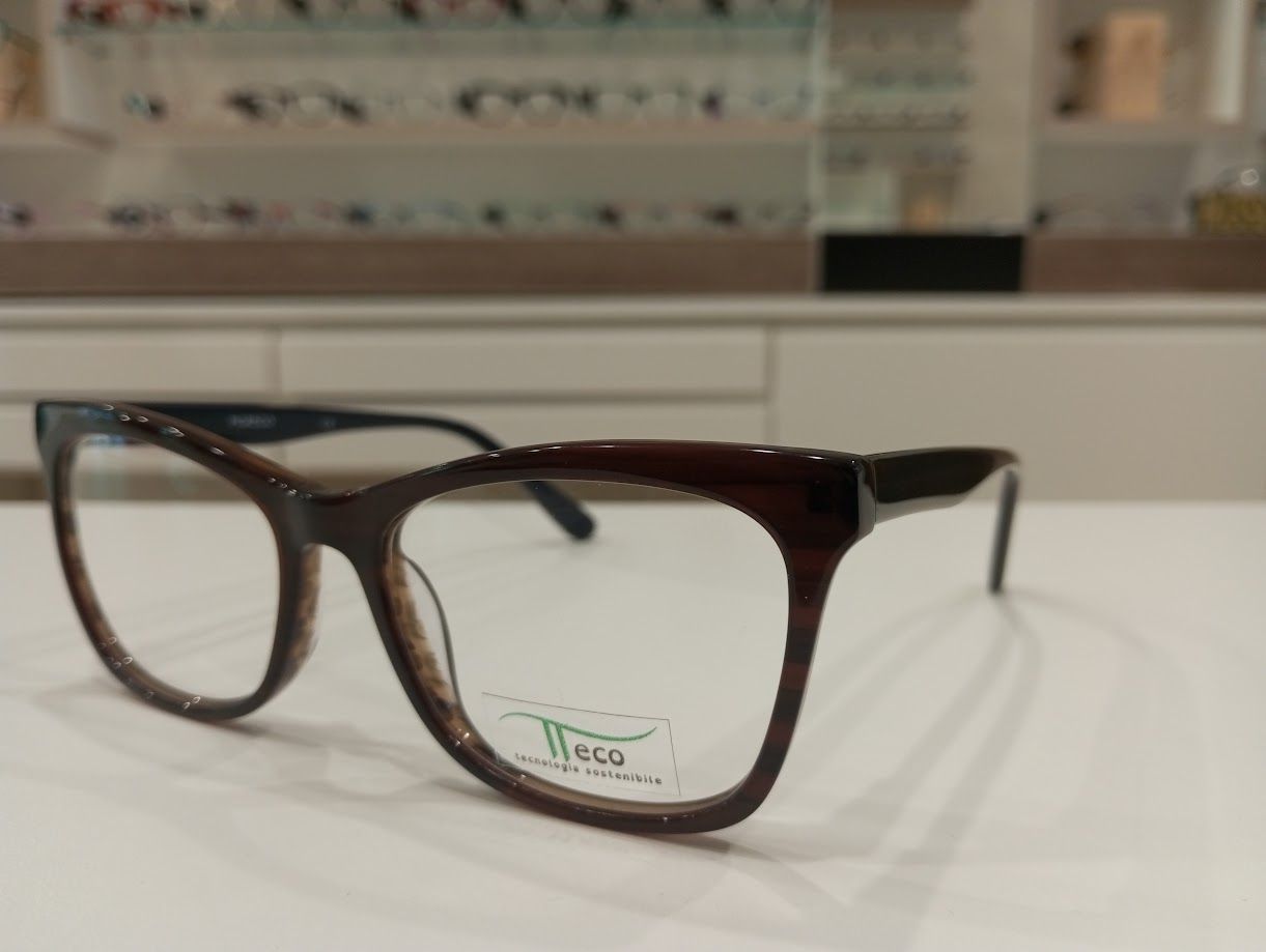 PIGRECO squadrato a gatto marrone legno