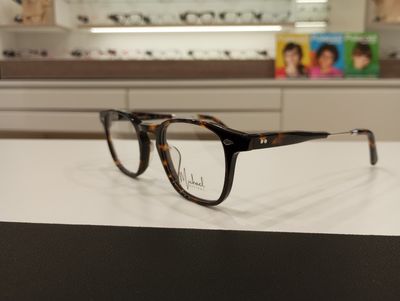 Michael Optical rotondo marrone con asta regolabile Michael Optical rotondo marrone con asta regolabile
