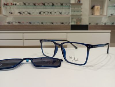Michael Optical squadrato blu lucido con clip-on Michael Optical squadrato blu lucido con clip-on