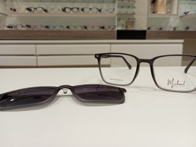 Michael Optical squadrato grigio sfumato con clip-on Michael Optical squadrato grigio sfumato con clip-on