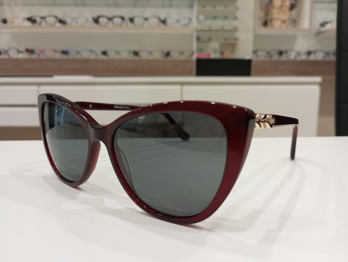 Michael Optical da sole a gatto rosso con forma a fiore sull'asta