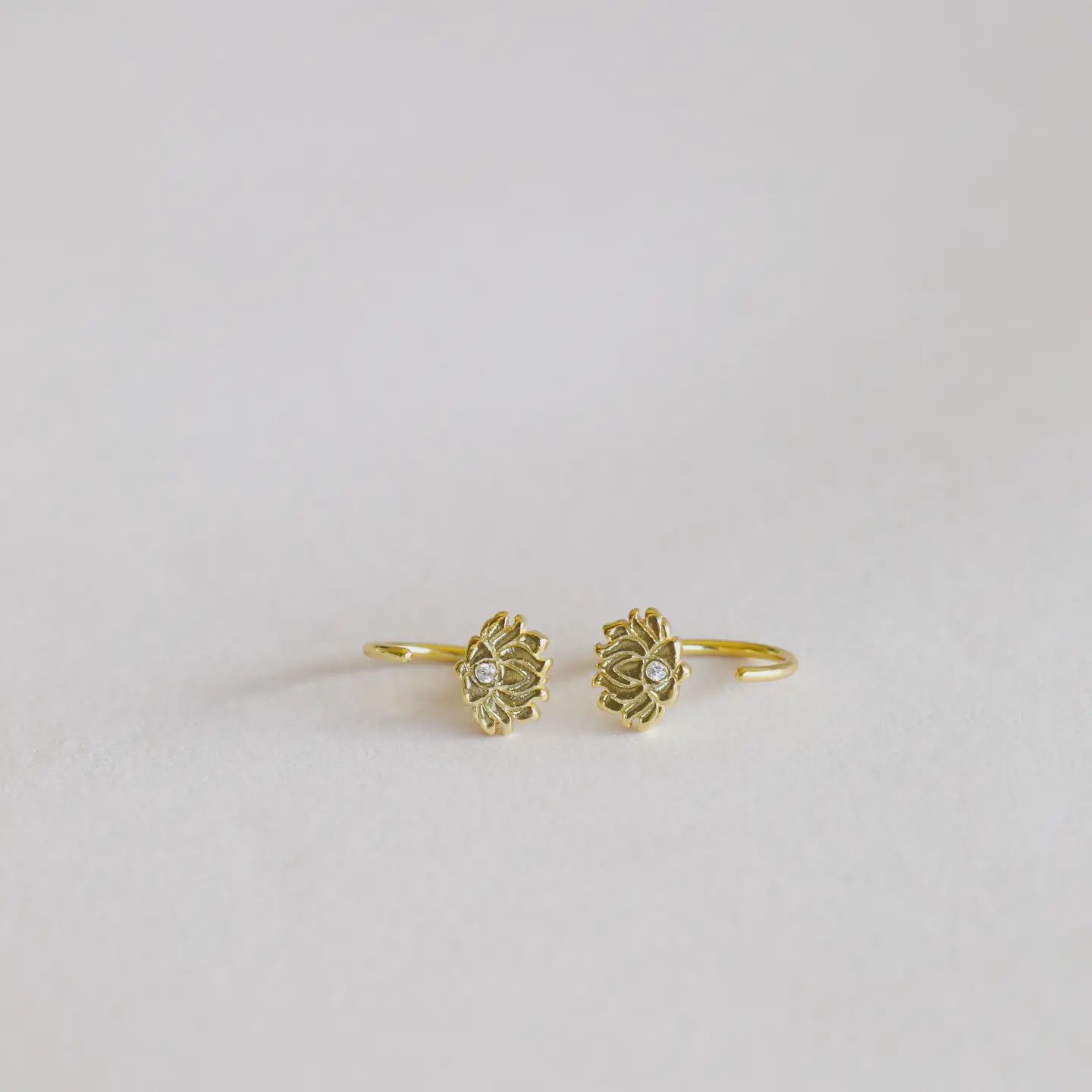Icon Huggies - Lotus Flower - Earring