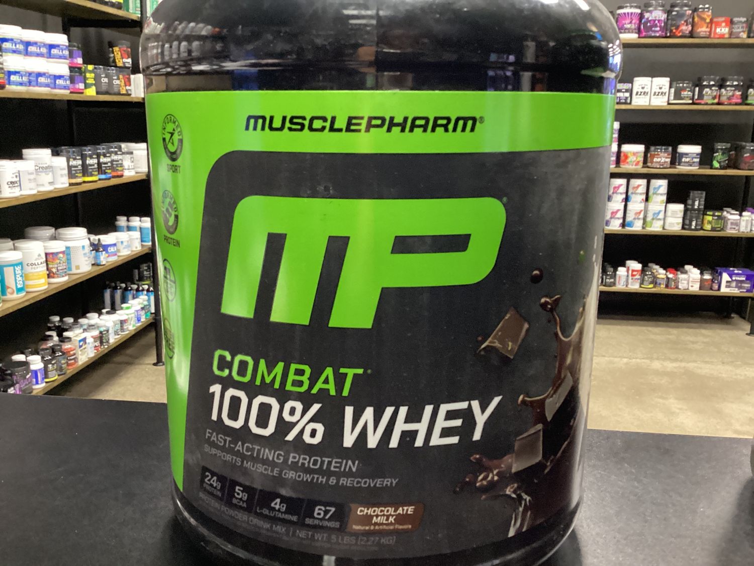 Combat 100% Whey, Flavor: Chocolate milk