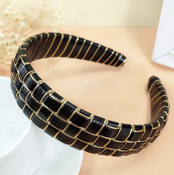 Diadema negra con dorado de cuero