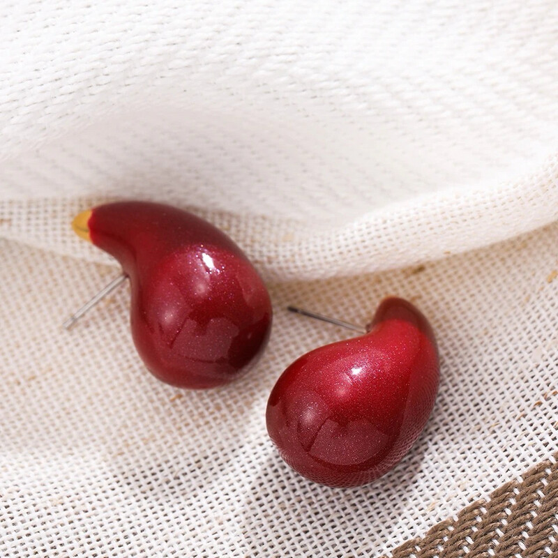 Red wine drops