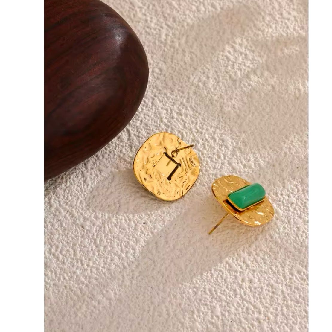 Studs con piedra ágata