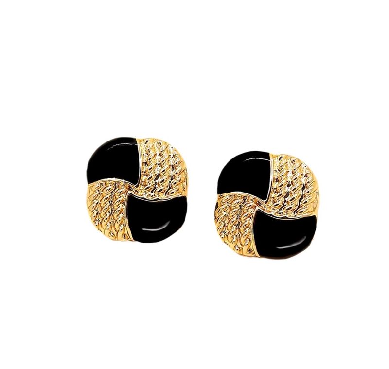 Studs negros con Dorado