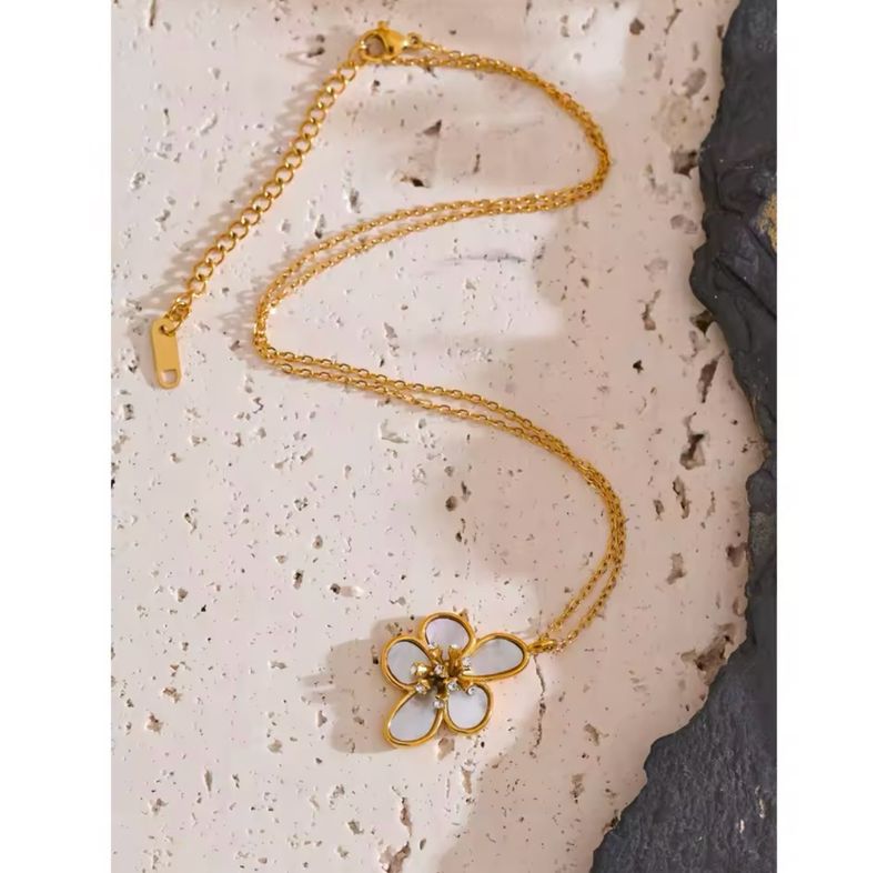 Concha Nácar Necklace