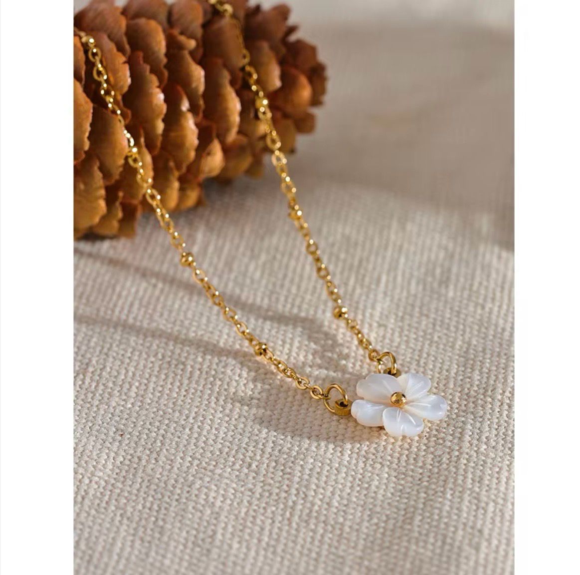 Classy Flower Shell Necklace