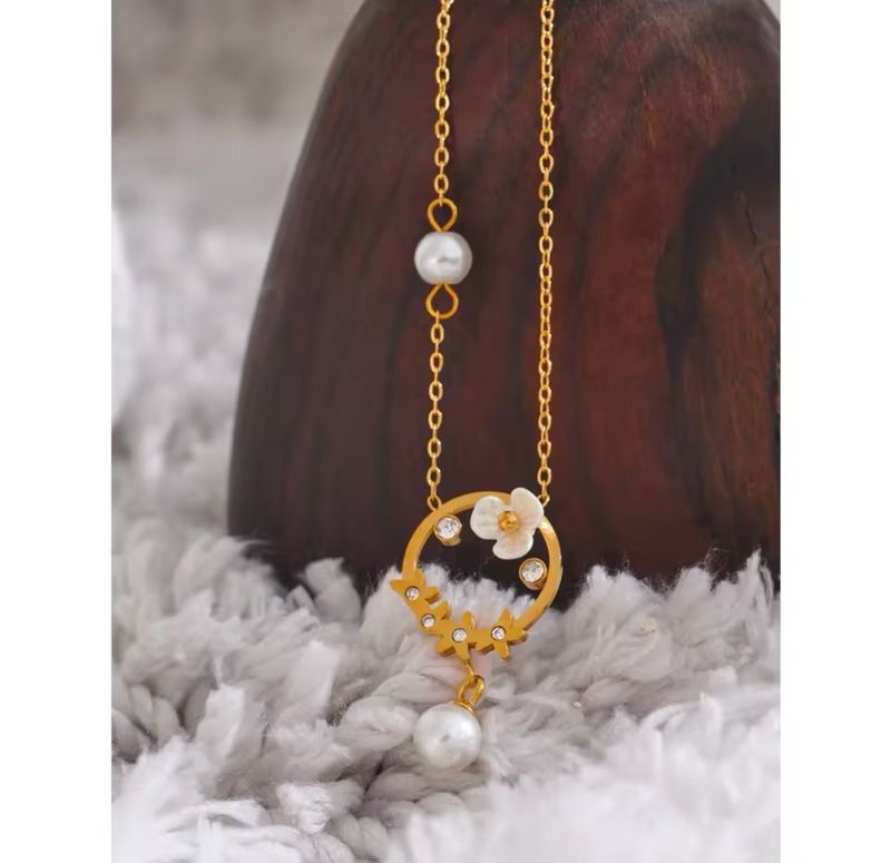 Flower Pearl Necklace