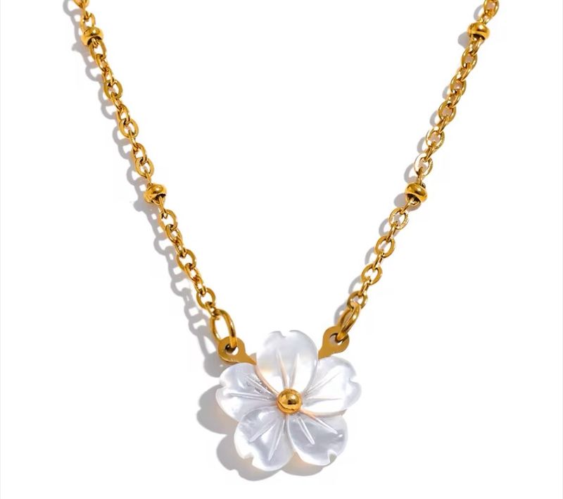 Classy Flower Shell Necklace