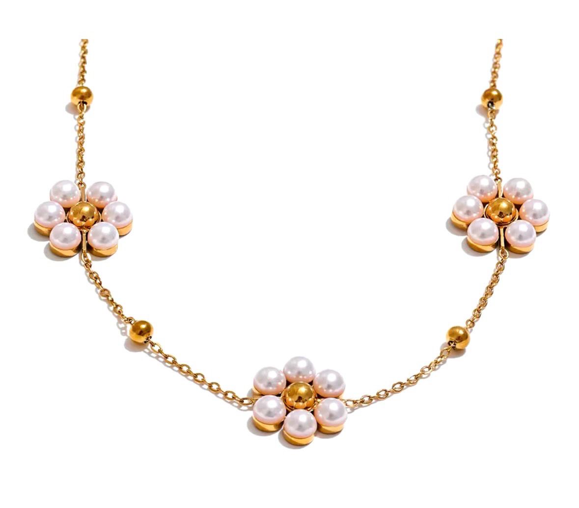 Flowers Pearl Necklace