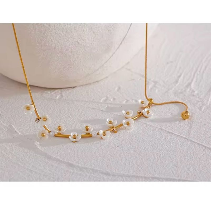 Bunch of Flowers Necklace