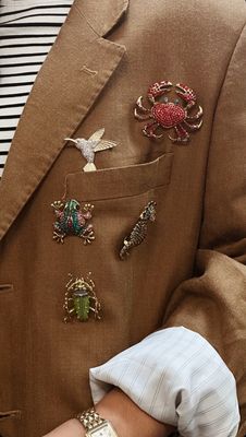 BROCHES