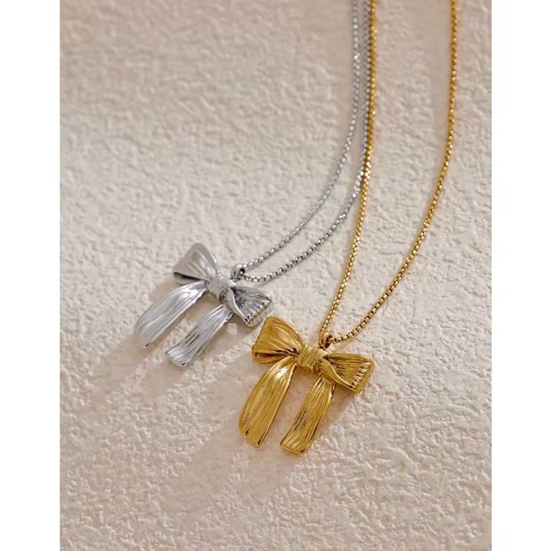 Bow Necklace