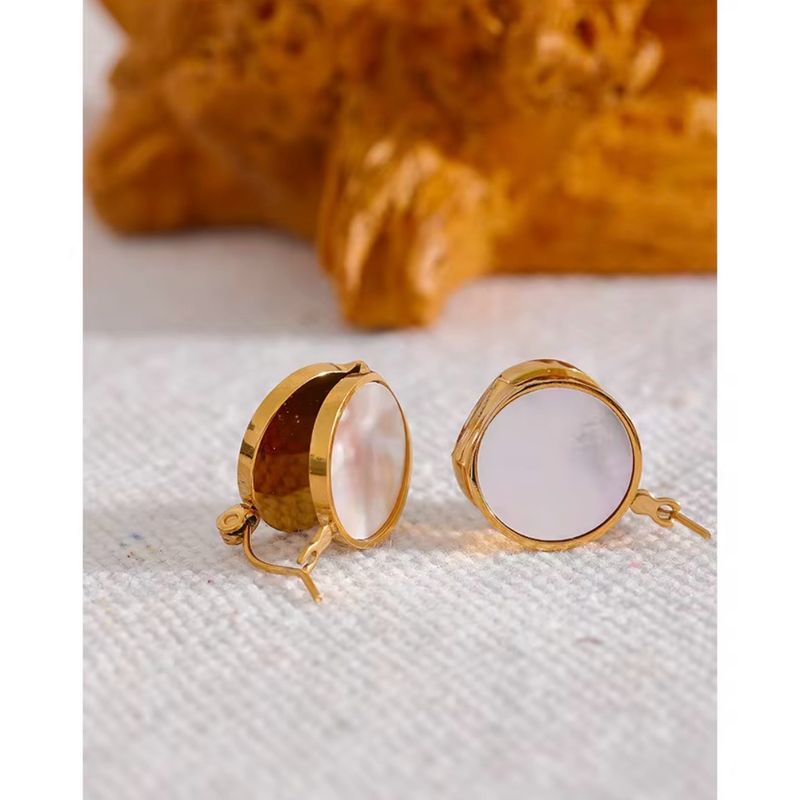 Concha Nácar Studs
