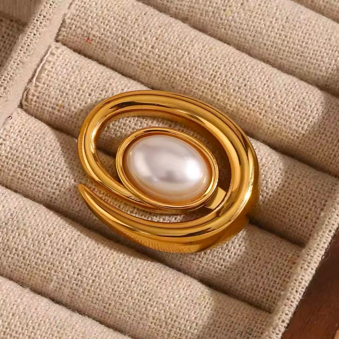 Oval Pearl Brooch