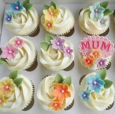 Mom and Flowers Cupcakes