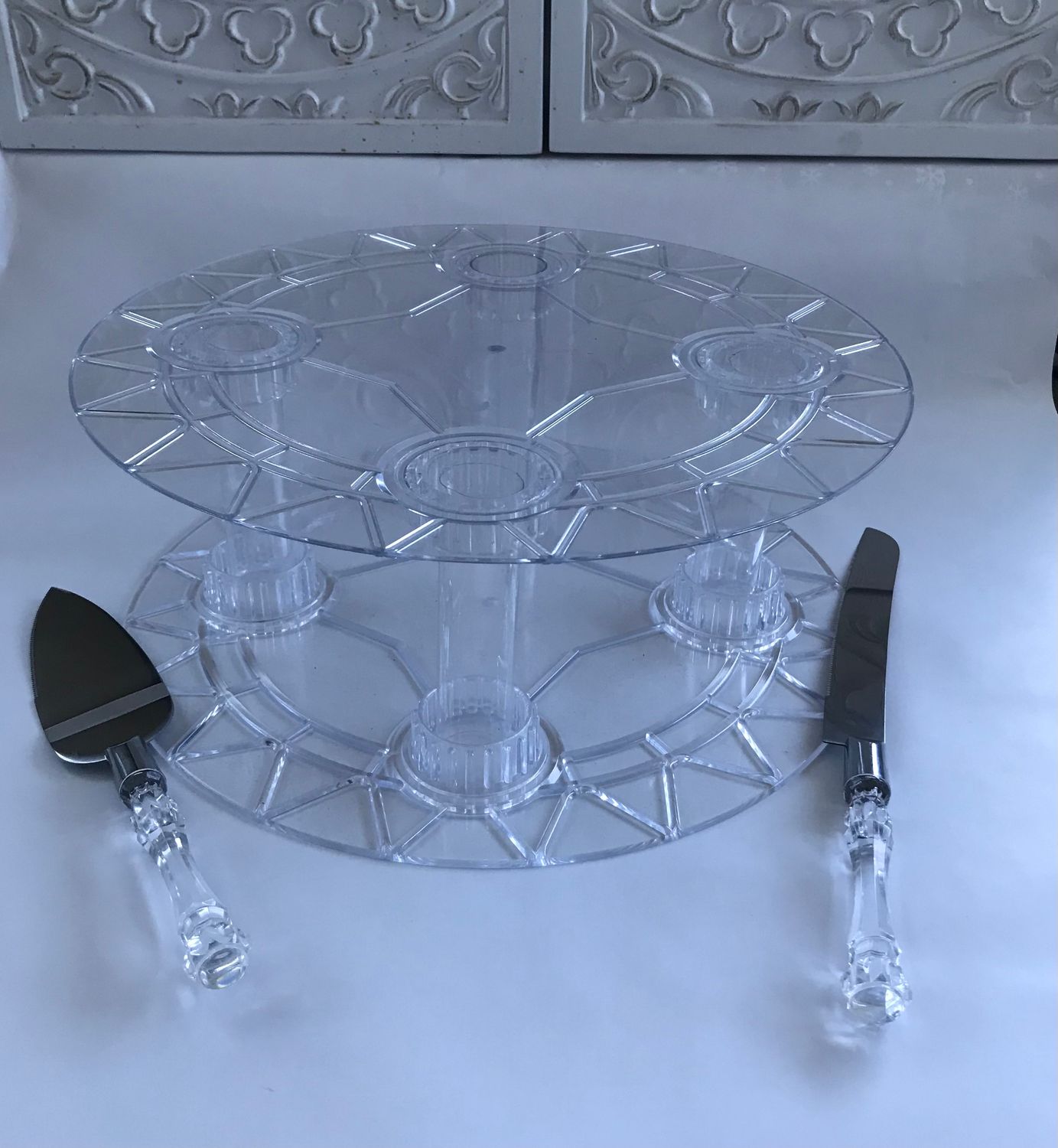 1 TIER EASTWESTTOPTIER CAKE STAND -1 TIER CLEAR ACRYLIC CAKE STAND - FOR WEDDINGS, ANNIVERSARY, BABY SHOWER, BIRTHDAY PERTIES (SKU EW1TR)